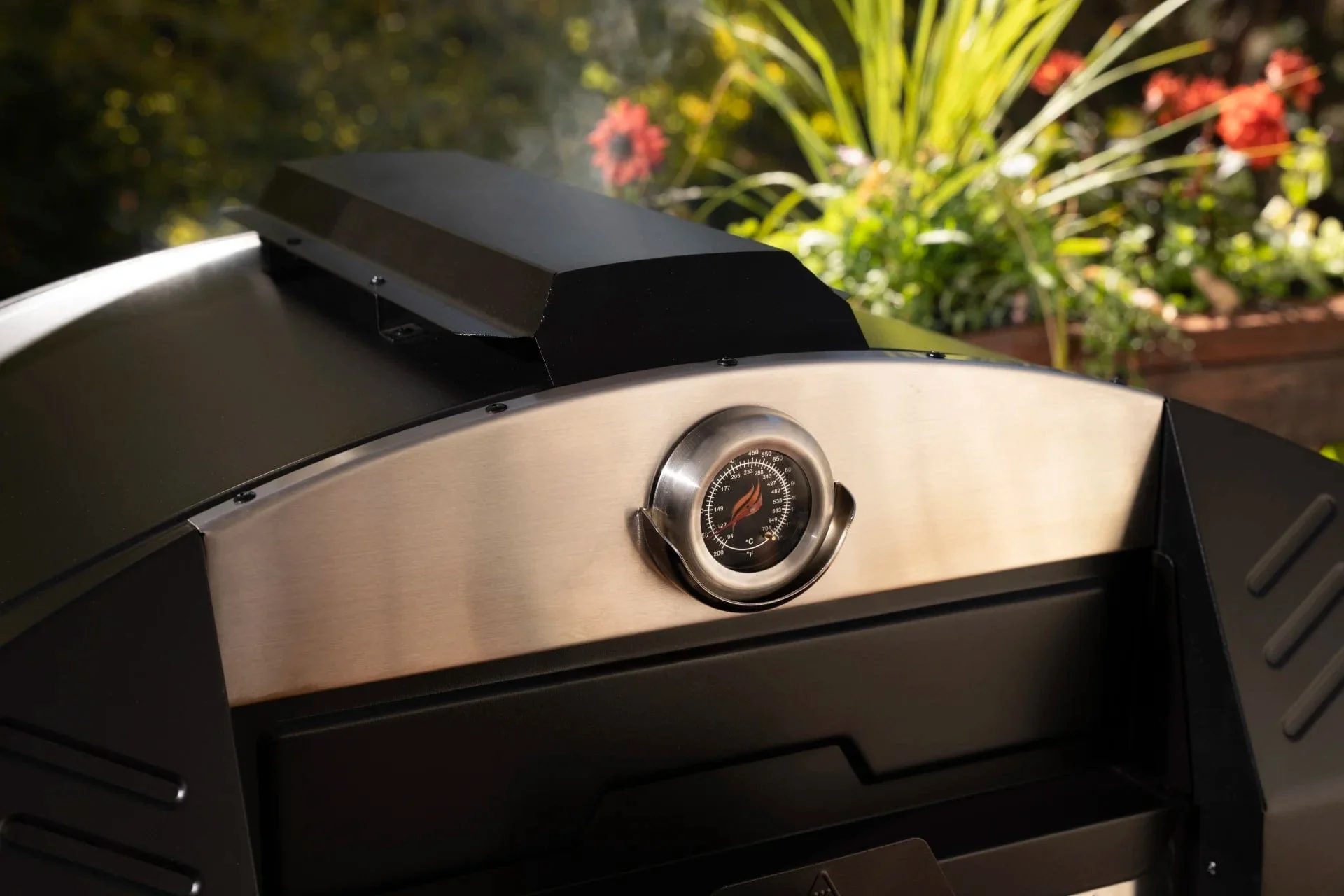 Blackstone Griddle Essentials Portable Pizza Oven (w/ Pizza Peel & Cutter) - Image 5