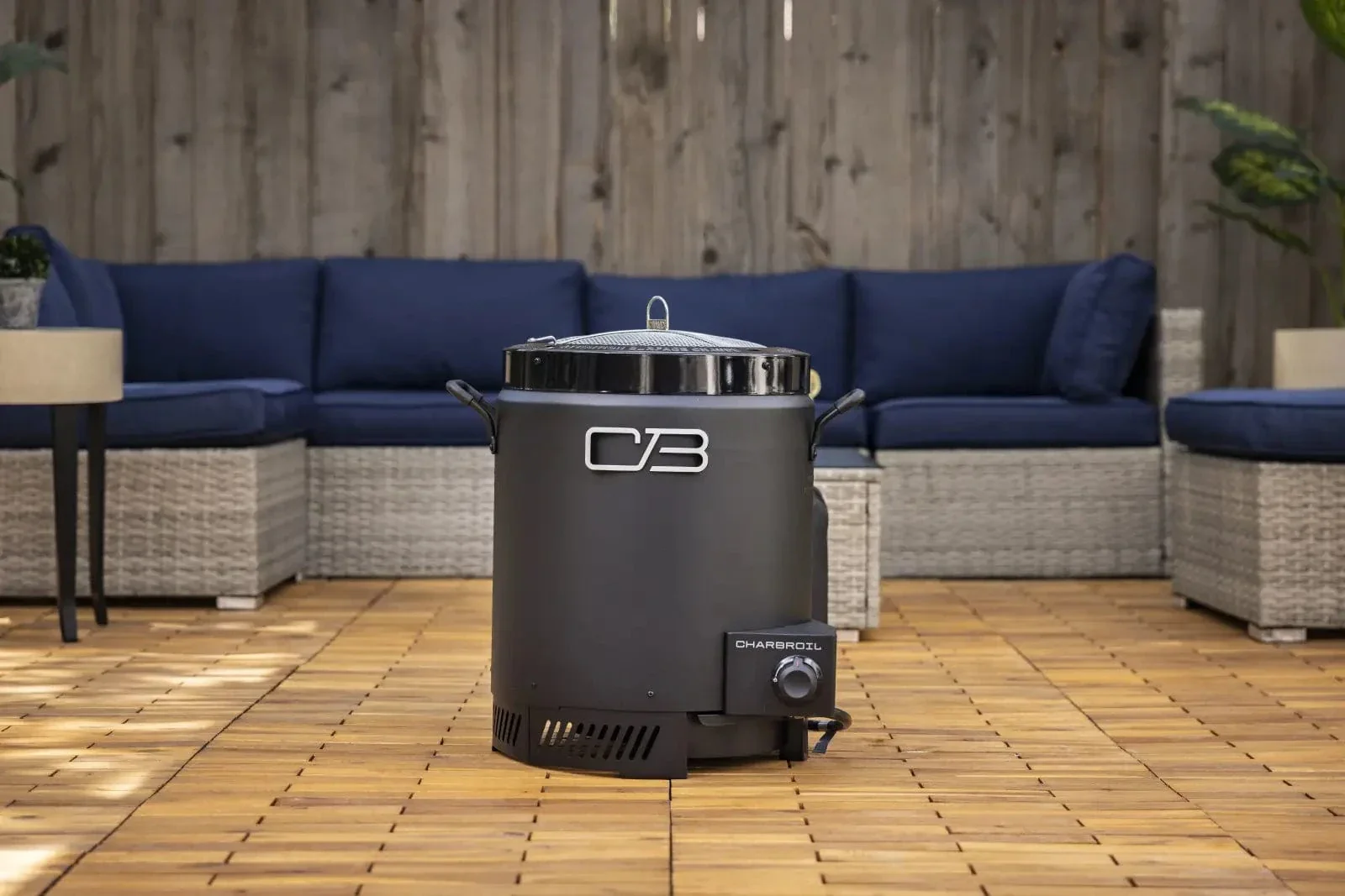 Charbroil The Big Easy Outdoor Air Fryer - Image 15