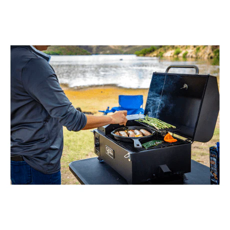 Country Smokers Traveler Portable Wood Pellet Grill & Smoker (CS150PPG) - Image 3