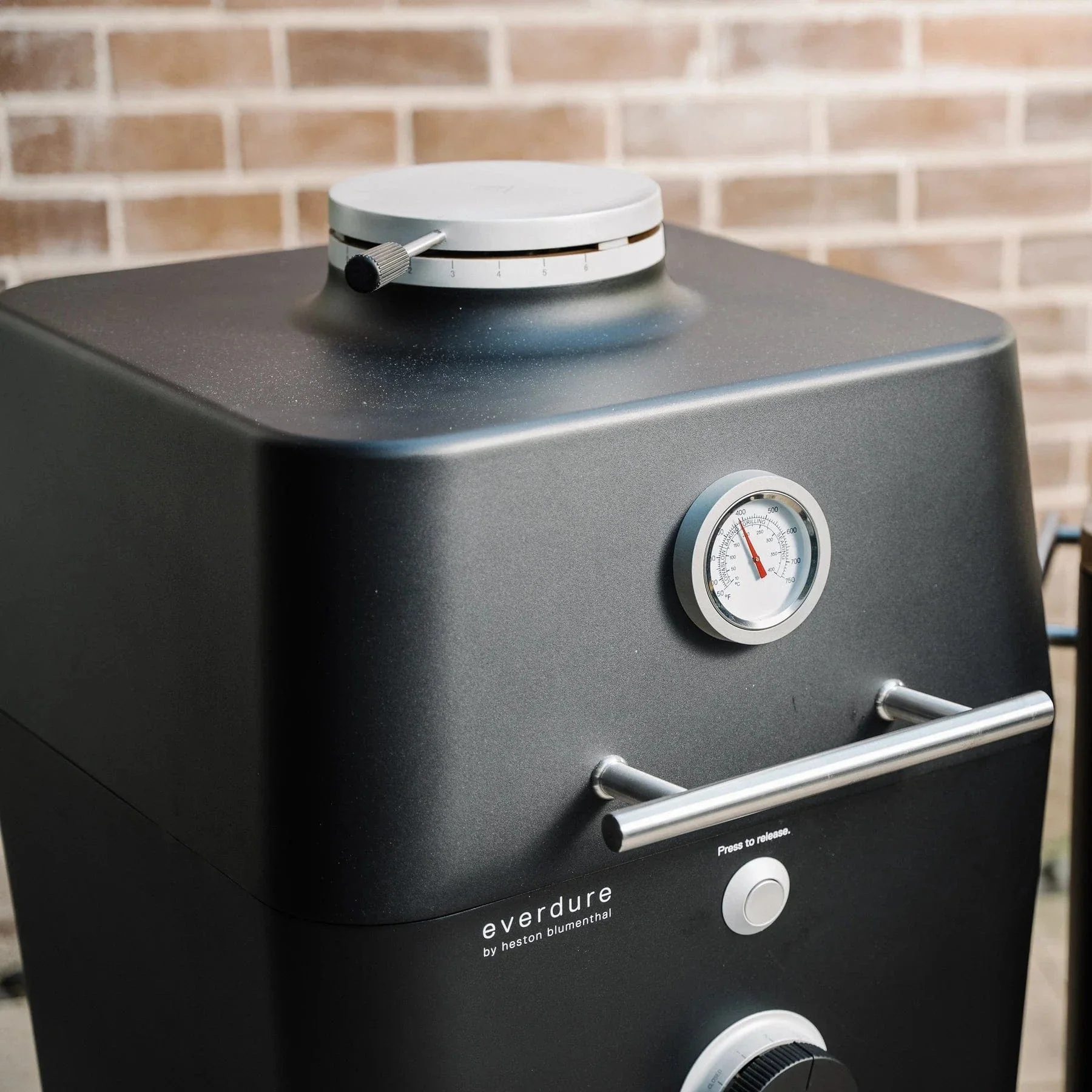 Everdure K1 Charcoal Kamado Grill - Image 13