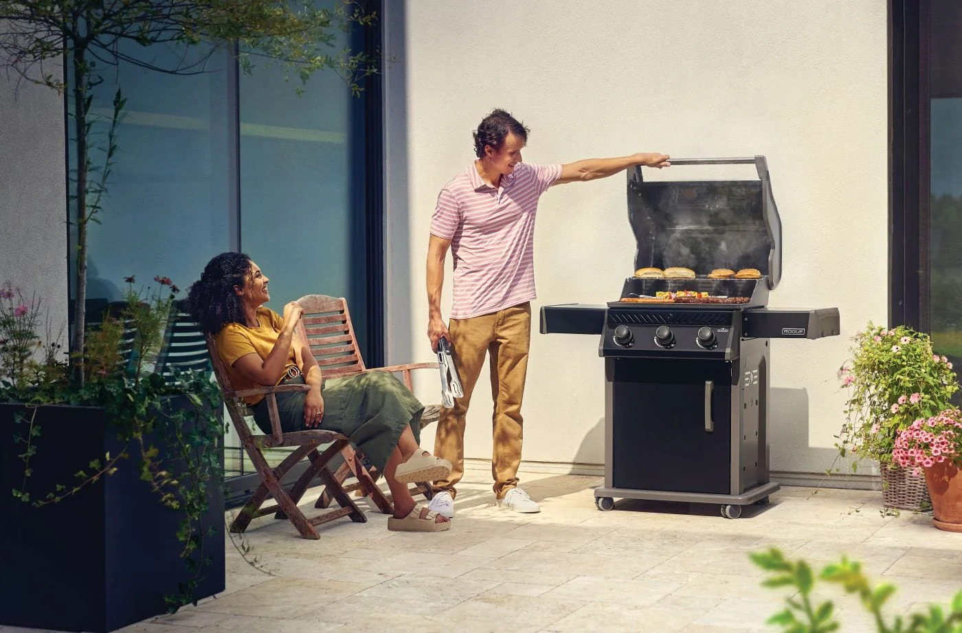 Napoleon NEW Rogue 425 Gas Grill (Black) - R425K-2 - Image 15