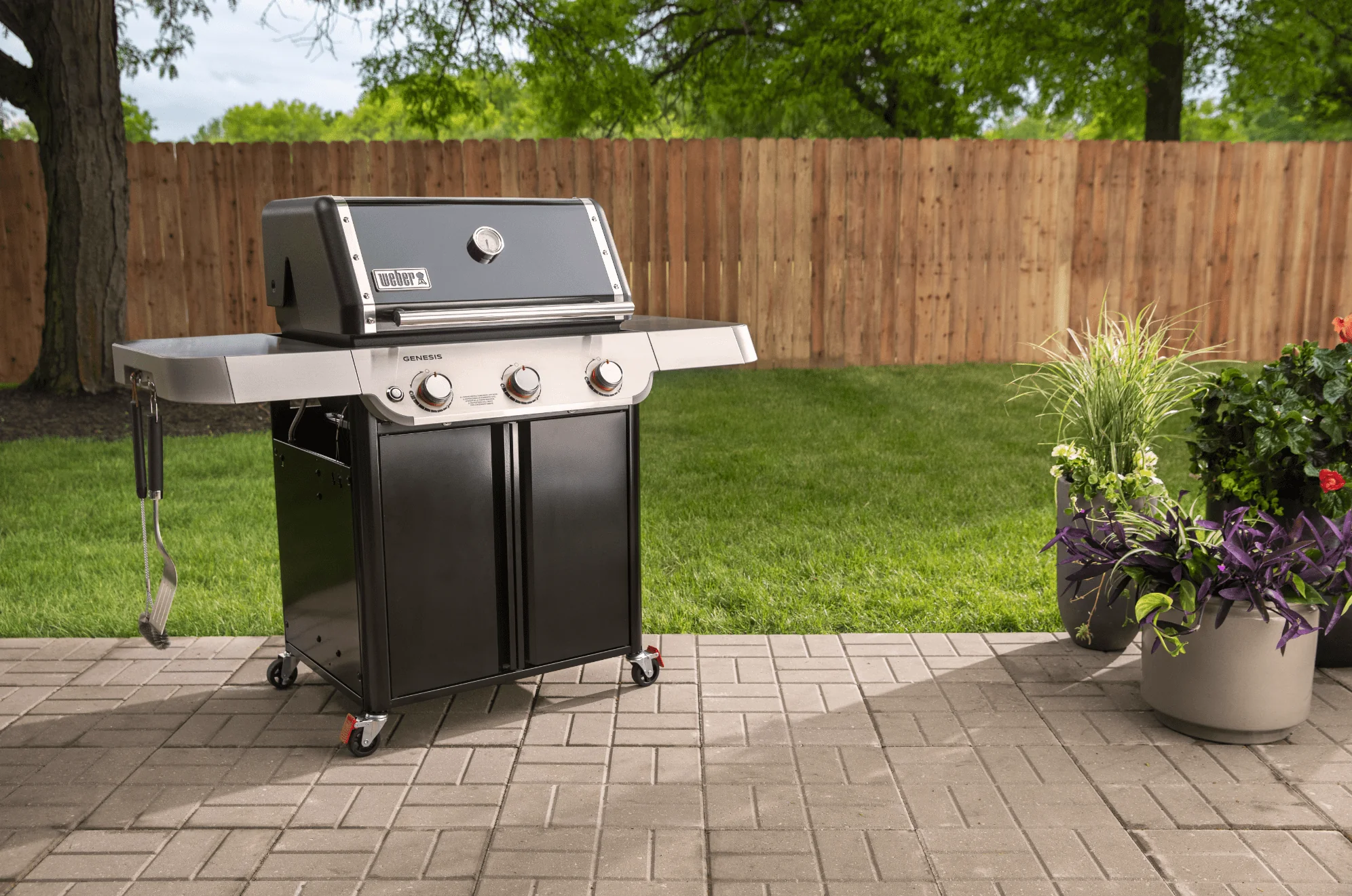Weber Genesis E-315 Gas Grill (Black) - Image 4