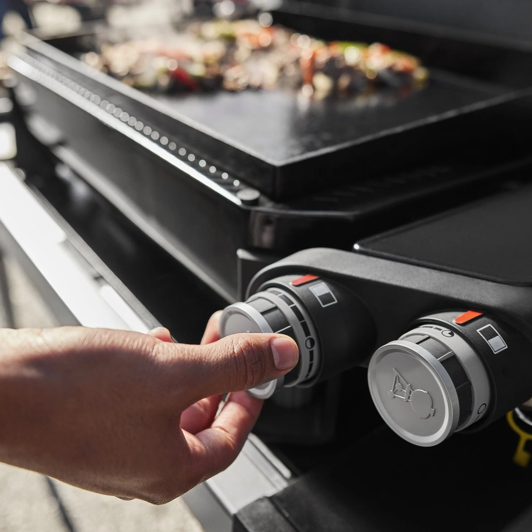 Weber Slate 22" Tabletop Griddle - Image 8