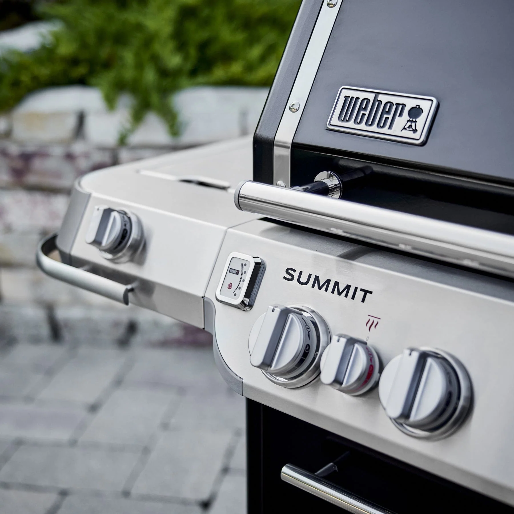 Weber Summit FS38 E Gas Grill (Black Enamel) - Image 6